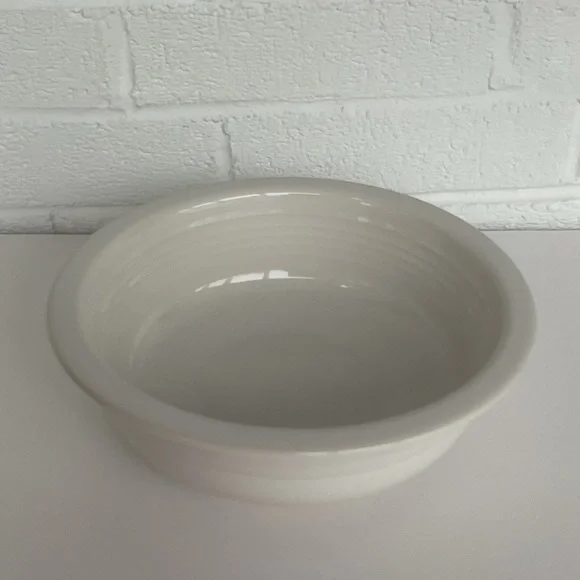 Fiesta Classic Rim 8 1/4” Contemporary White Serving Bowl Fiestaware - Picture 8 of 9
